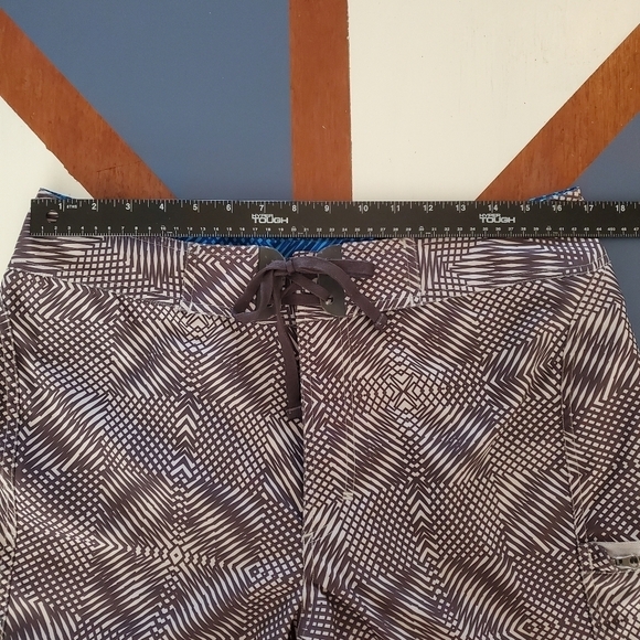 Under Armour Board Shorts‎ Mens 34 Gray Geometric Unlined Hybrid - Picture 5 of 10